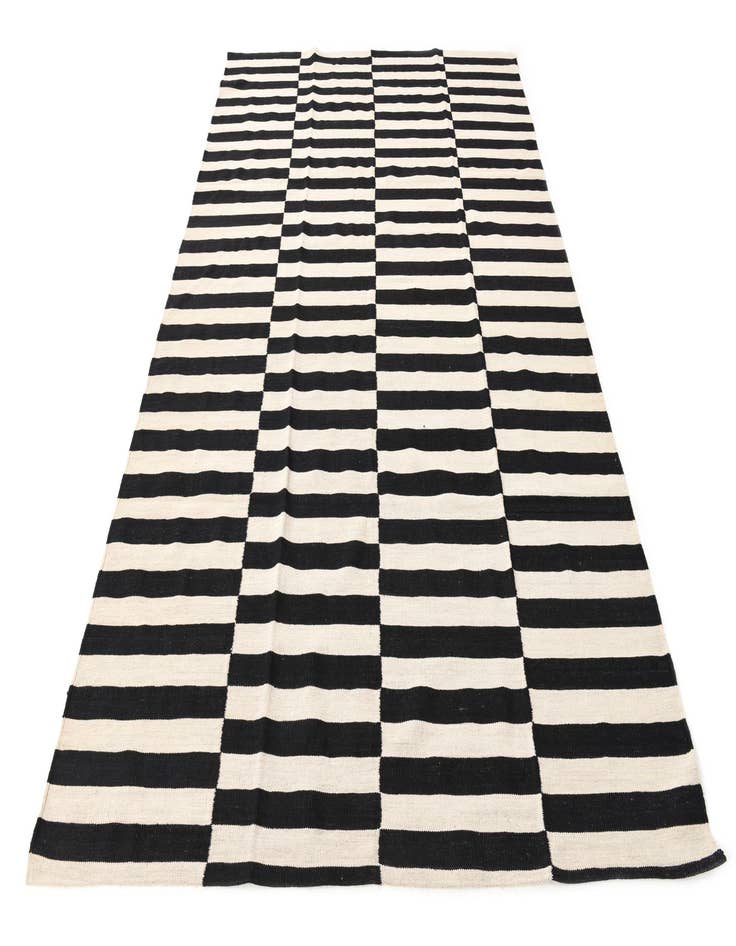 Detail image of  6' 6 x 9' 10  Hand Woven Kilim Modern Wool Rug