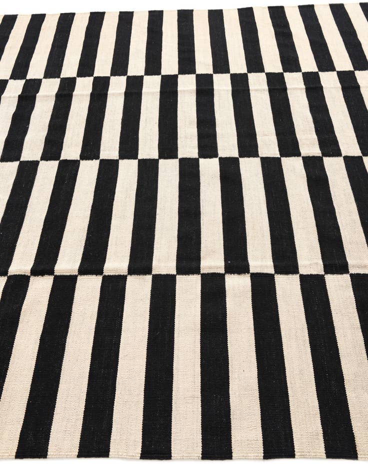 Detail image of  6' 6 x 9' 10  Hand Woven Kilim Modern Wool Rug