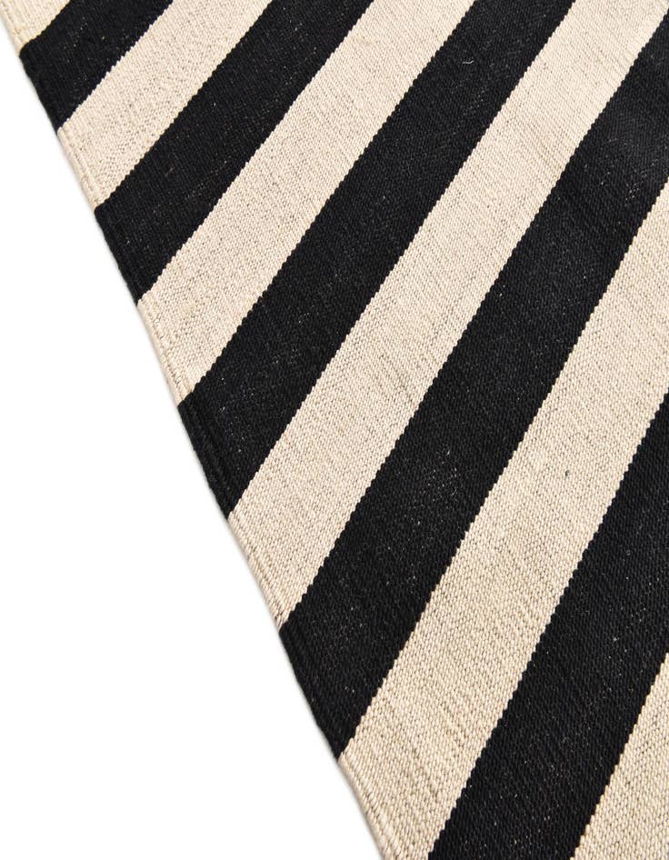 Detail image of  6' 6 x 9' 10  Hand Woven Kilim Modern Wool Rug