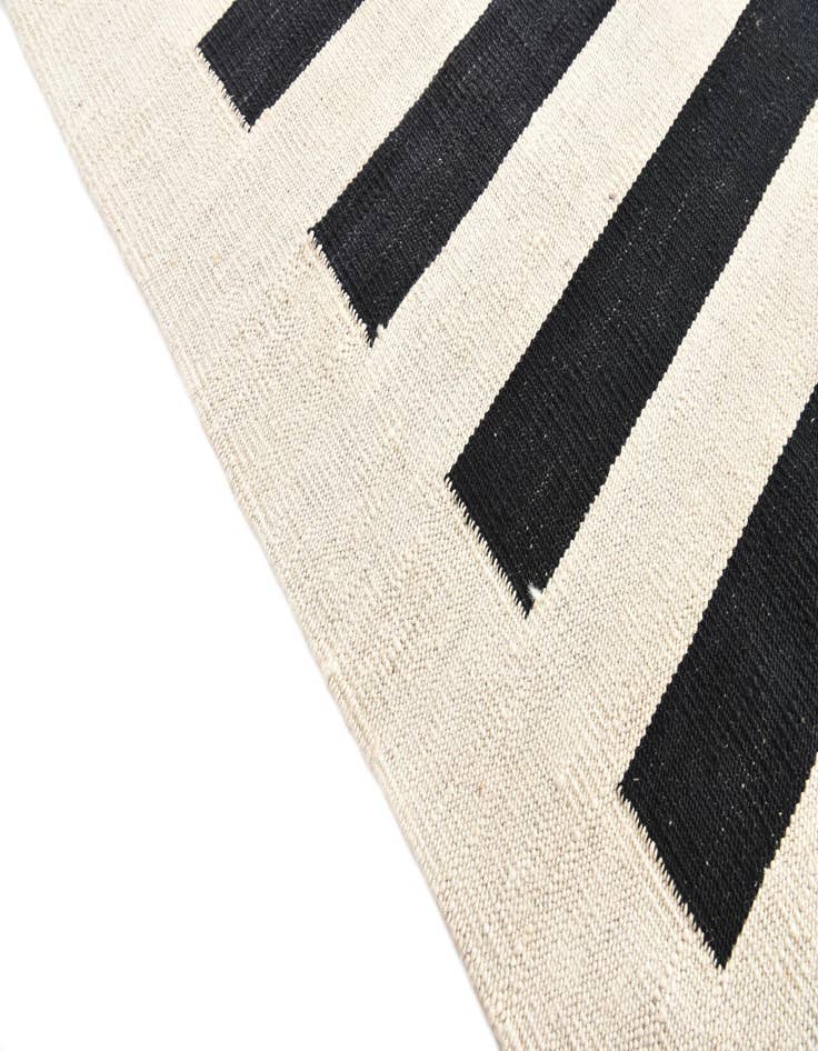 Detail image of  8' 3 x 9' 8  Hand Woven Kilim Modern Wool Rug