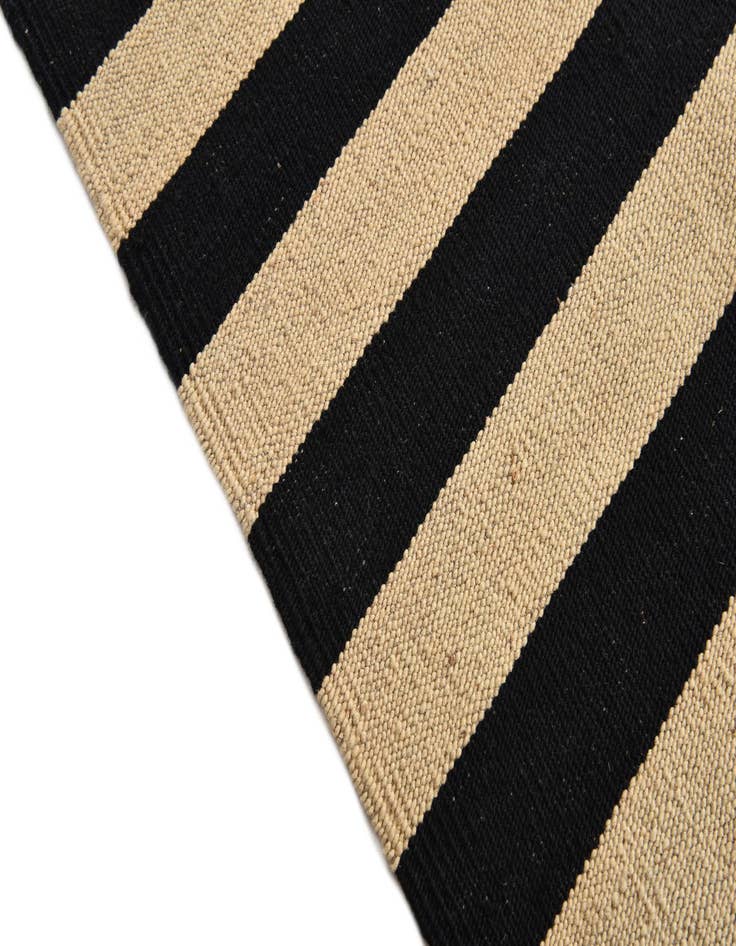 Detail image of  4' 1 x 6'  Hand Woven Kilim Modern Wool Rug