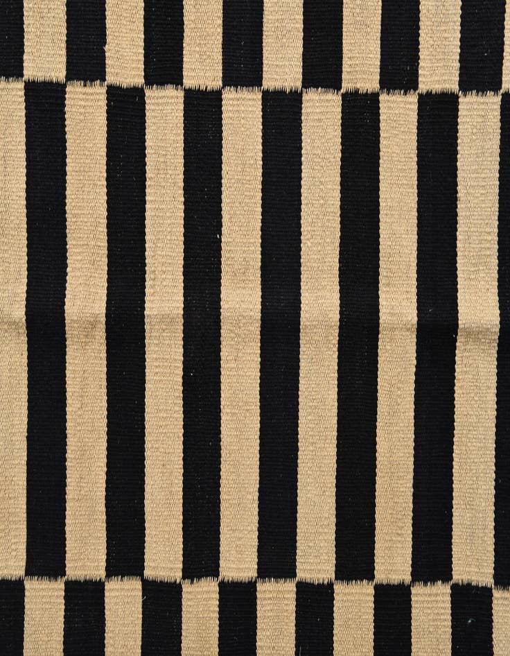 Detail image of  4' 1 x 6'  Hand Woven Kilim Modern Wool Rug