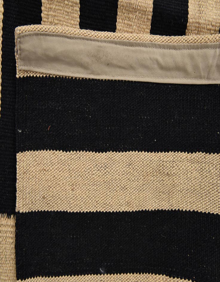 Detail image of  4' 1 x 6'  Hand Woven Kilim Modern Wool Rug