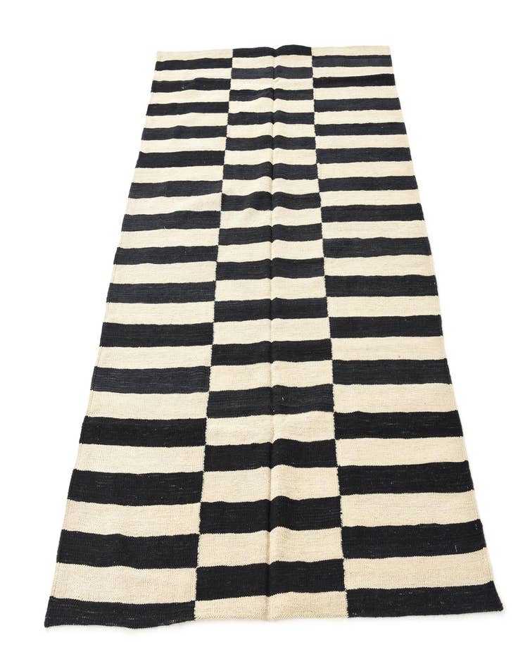 Detail image of  4' 4 x 5' 10  Hand Woven Kilim Modern Wool Rug