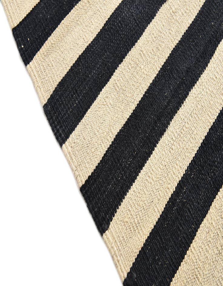 Detail image of  4' 4 x 5' 10  Hand Woven Kilim Modern Wool Rug