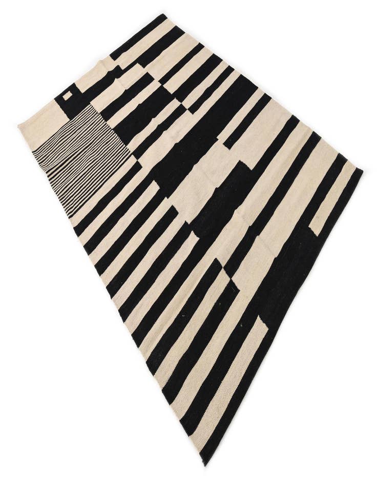 Detail image of  4' 10 x 6' 9  Hand Woven Kilim Modern Wool Rug