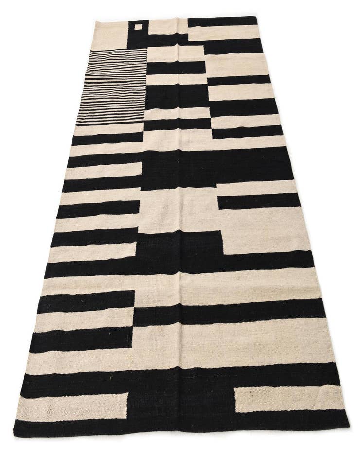 Detail image of  4' 10 x 6' 9  Hand Woven Kilim Modern Wool Rug