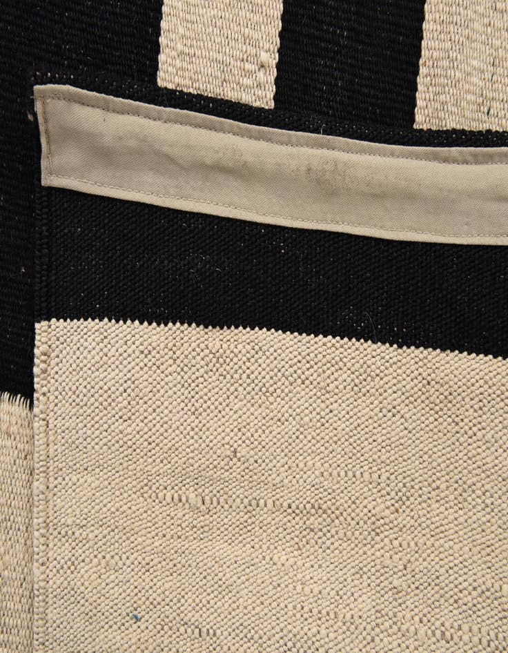 Detail image of  4' 10 x 6' 9  Hand Woven Kilim Modern Wool Rug