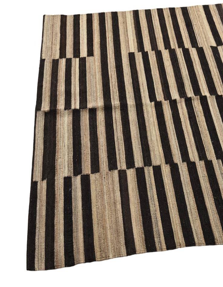 Detail image of  4' 3 x 5' 10  Hand Woven Kilim Modern Wool Rug