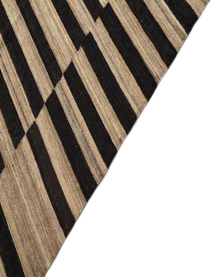 Detail image of  4' 3 x 5' 10  Hand Woven Kilim Modern Wool Rug