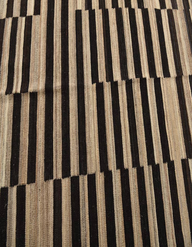 Detail image of  4' 3 x 5' 10  Hand Woven Kilim Modern Wool Rug