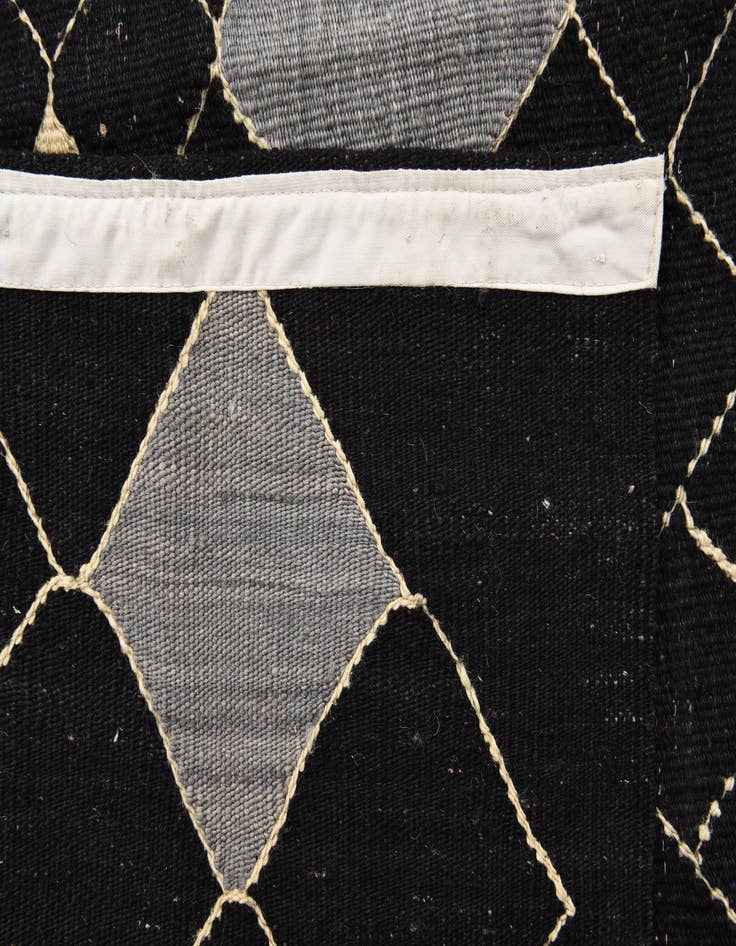 Detail image of  5' 1 x 6' 6  Hand Woven Kilim Modern Wool Rug