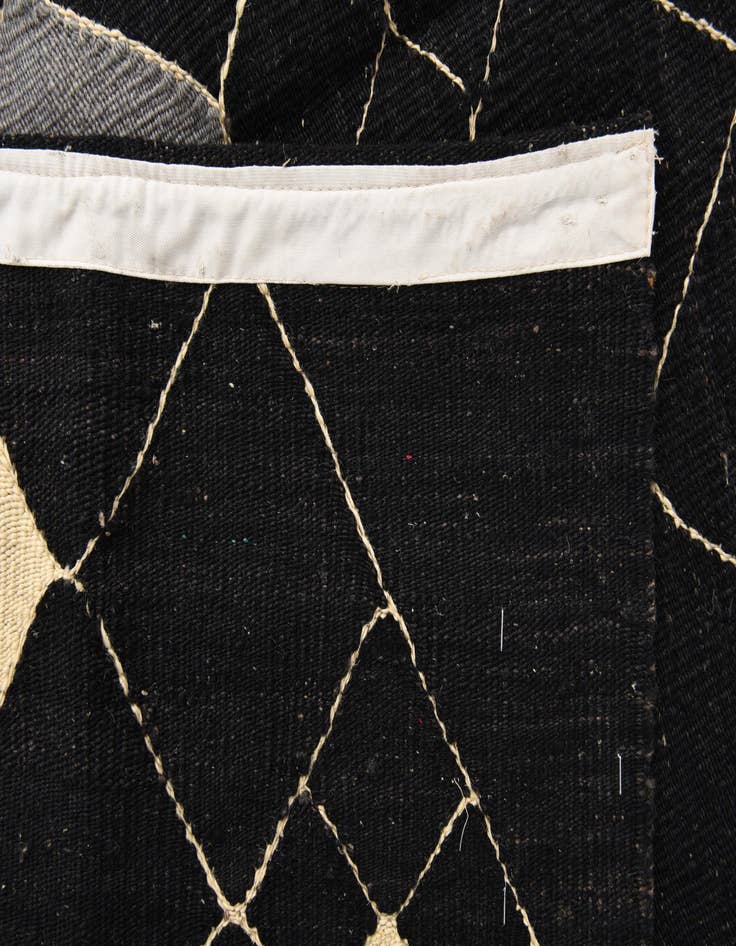 Detail image of  5' 1 x 6' 5  Hand Woven Kilim Modern Wool Rug