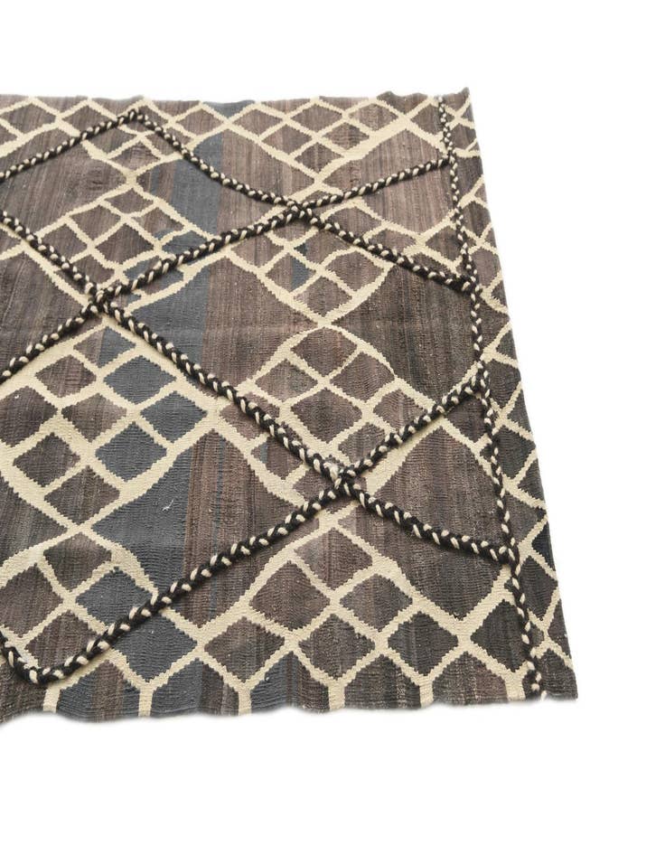 Detail image of  4' x 6'  Hand Woven Kilim Modern Wool Rug