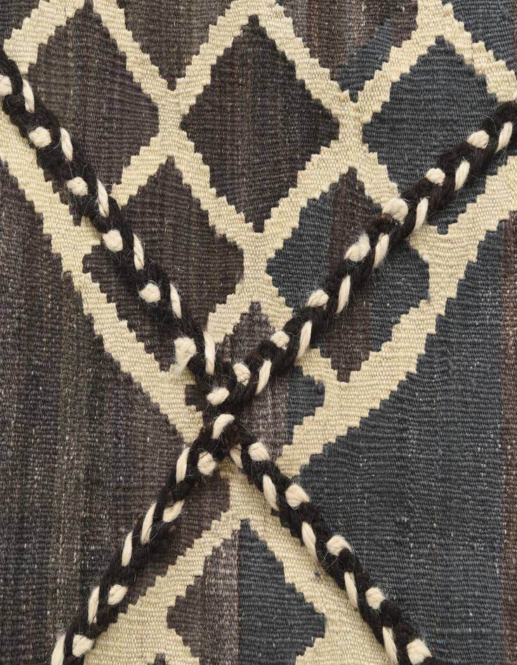 Detail image of  4' x 6'  Hand Woven Kilim Modern Wool Rug