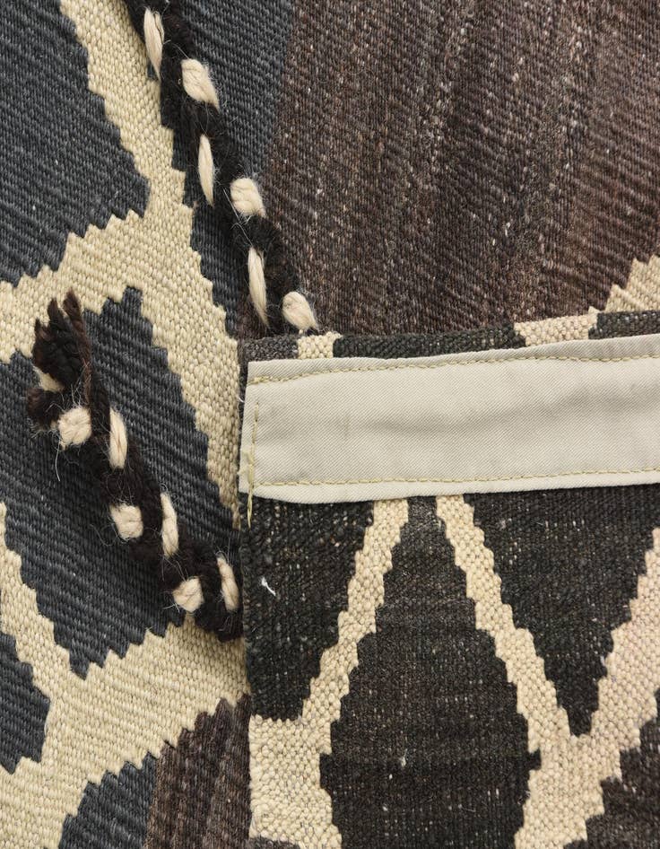 Detail image of  4' x 6'  Hand Woven Kilim Modern Wool Rug