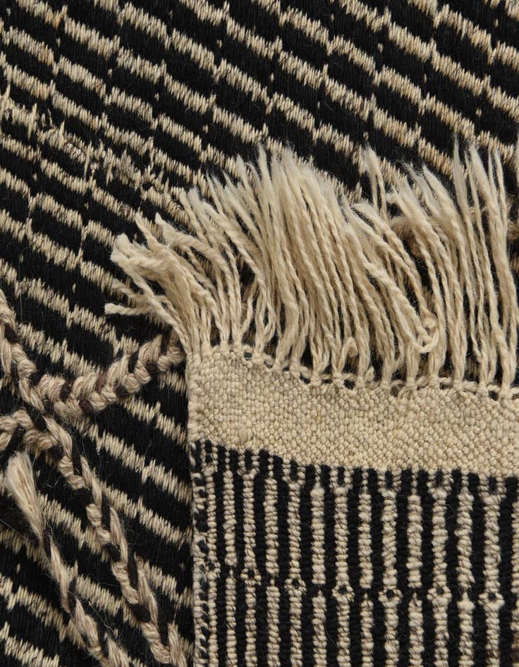 Detail image of  5' 10 x 9' 7  Hand Woven Kilim Modern Wool Rug