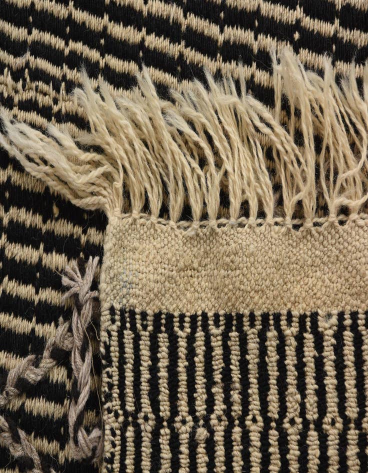 Detail image of  5' 10 x 9' 5  Hand Woven Kilim Modern Wool Rug