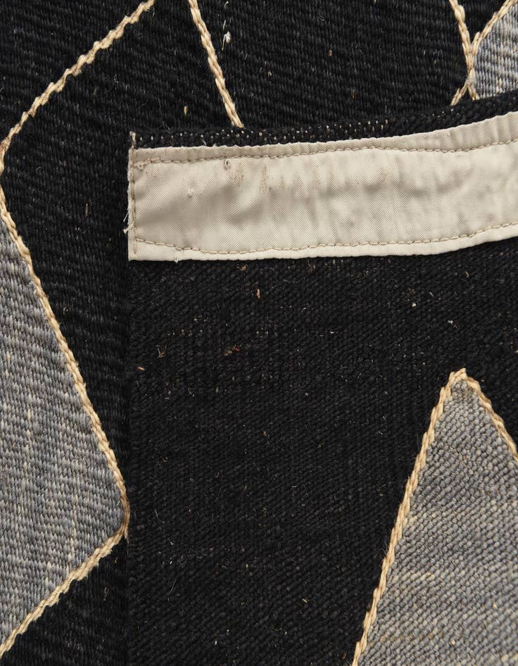 Detail image of  5' x 6'  Hand Woven Kilim Modern Wool Rug