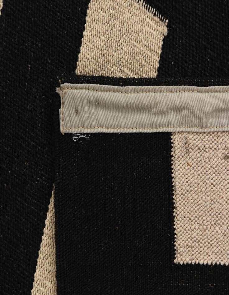 Detail image of  5' 4 x 6' 4  Hand Woven Kilim Modern Wool Rug