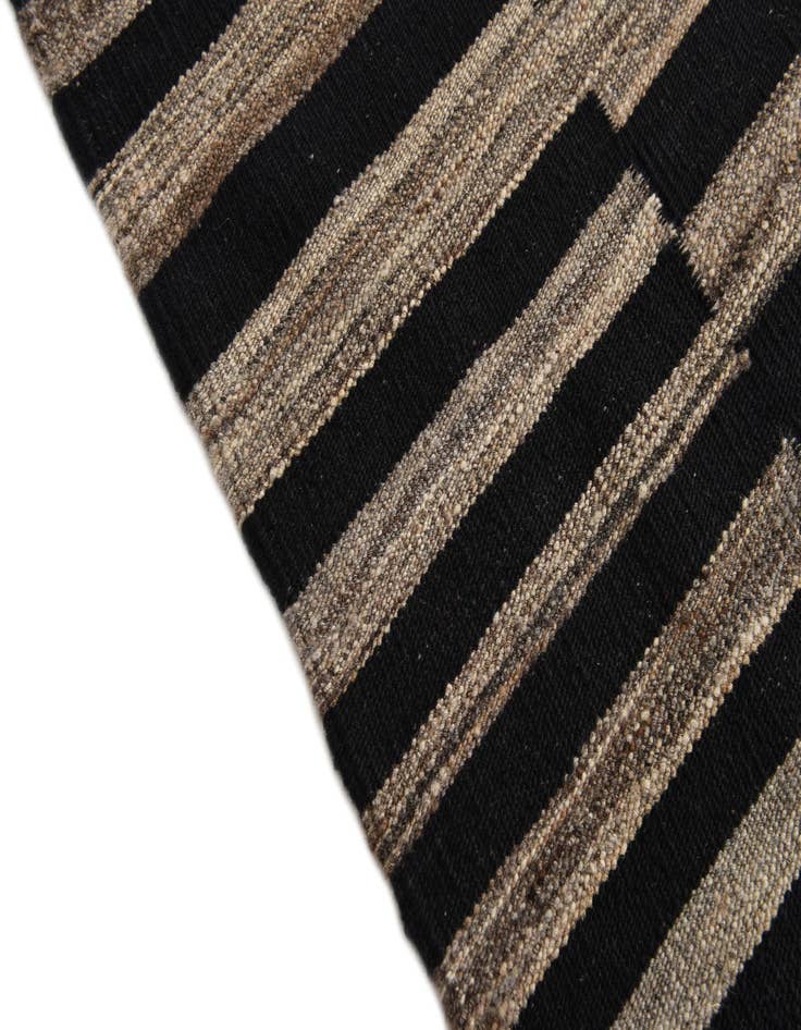 Detail image of  5' 2 x 6' 5  Hand Woven Kilim Modern Wool Rug