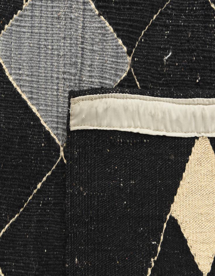Detail image of  5' 1 x 6' 6  Hand Woven Kilim Modern Wool Rug