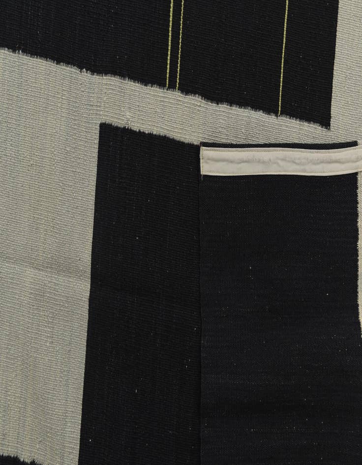 Detail image of  4' 1 x 5' 10  Hand Woven Kilim Modern Wool Rug