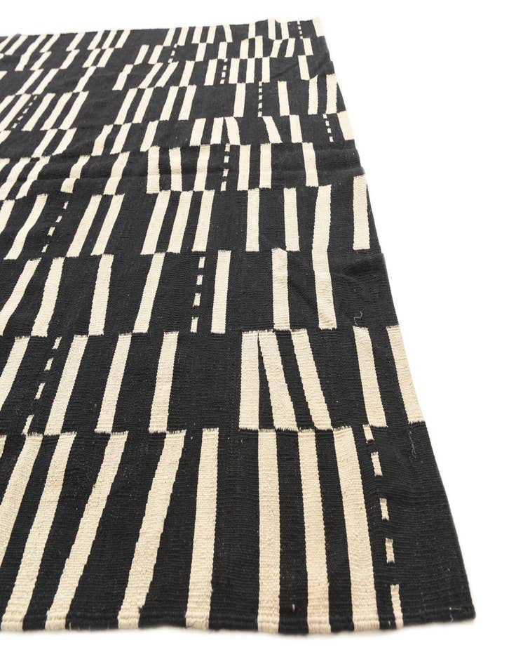 Detail image of  6' 9 x 9' 10  Hand Woven Kilim Modern Wool Rug