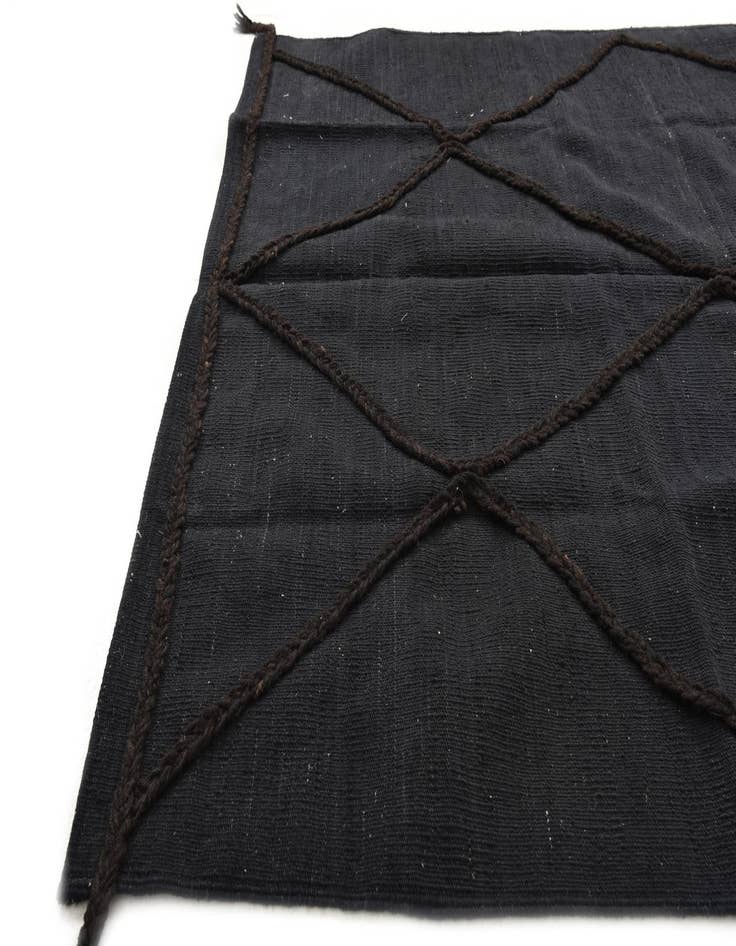 Detail image of  4' 4 x 6'  Hand Woven Kilim Modern Wool Rug