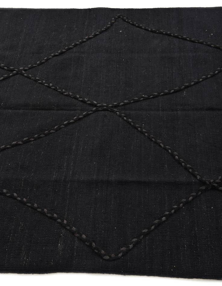 Detail image of  4' 4 x 6'  Hand Woven Kilim Modern Wool Rug