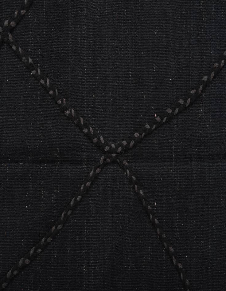 Detail image of  4' 4 x 6'  Hand Woven Kilim Modern Wool Rug