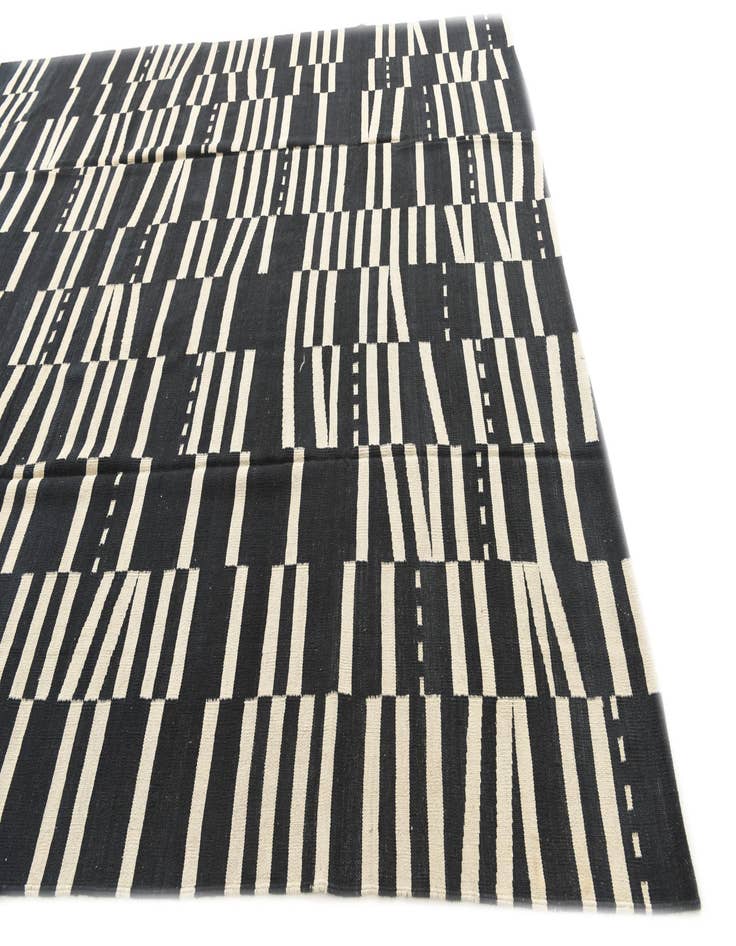 Detail image of  8' 7 x 9' 10  Hand Woven Kilim Modern Wool Rug