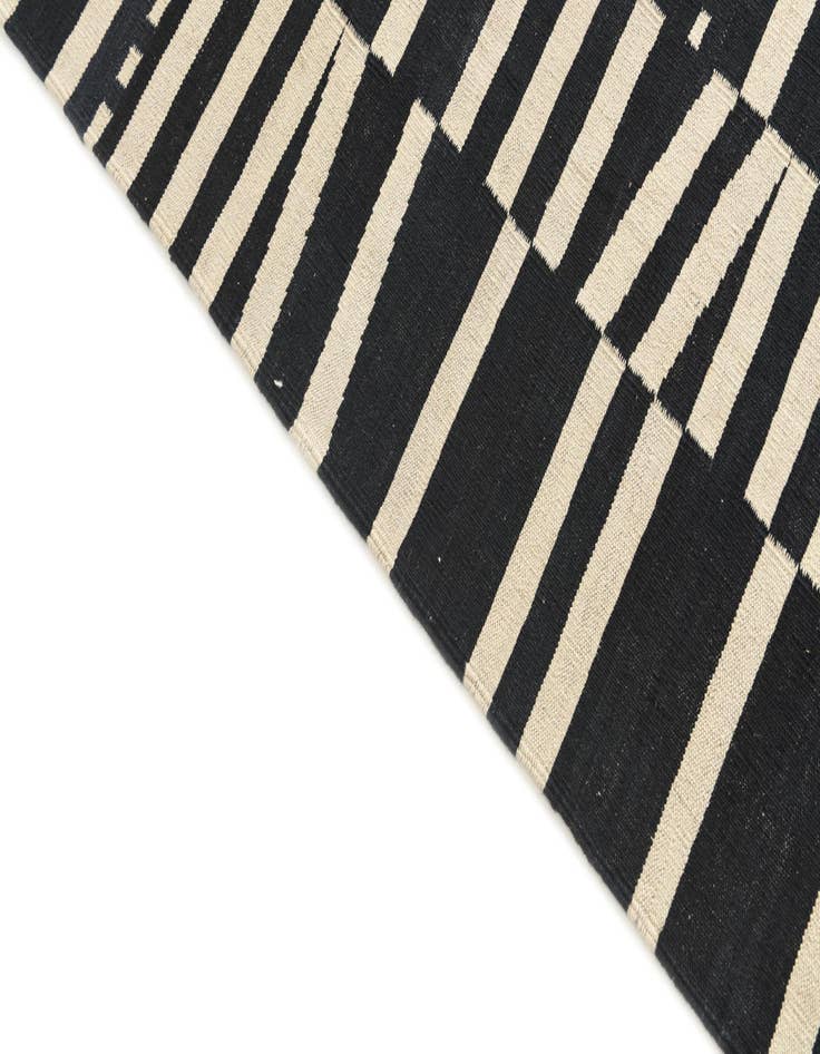 Detail image of  8' 7 x 9' 10  Hand Woven Kilim Modern Wool Rug