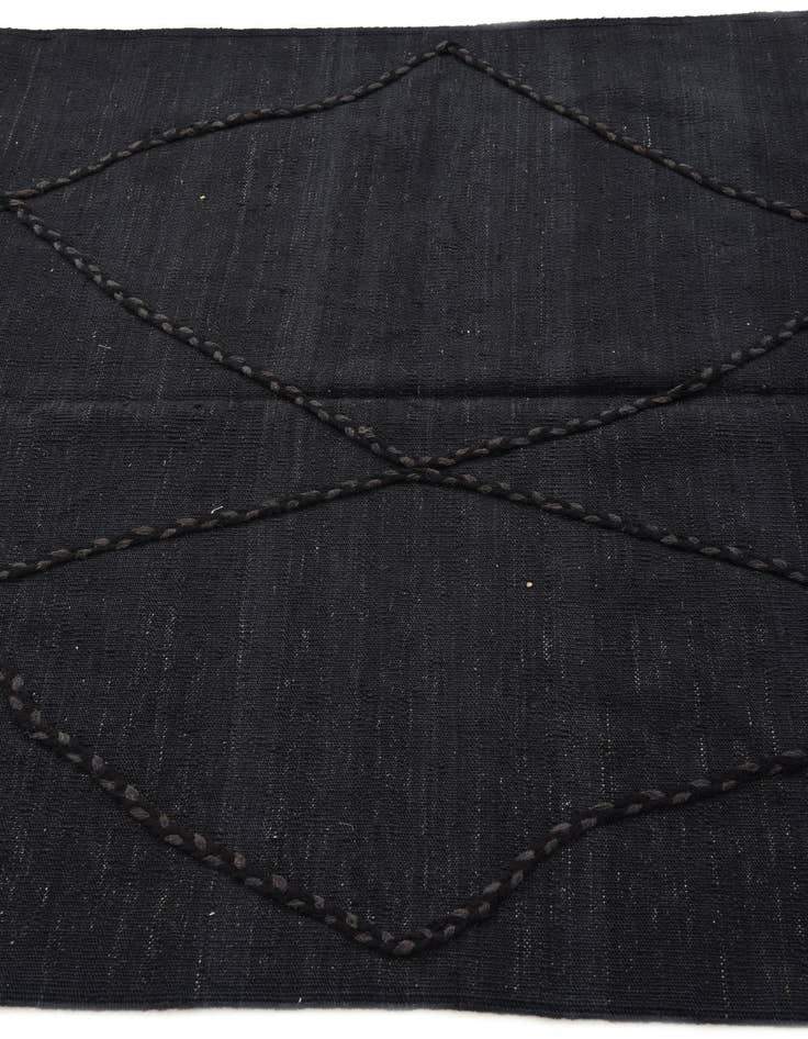 Detail image of  4' 4 x 5' 11  Hand Woven Kilim Modern Wool Rug