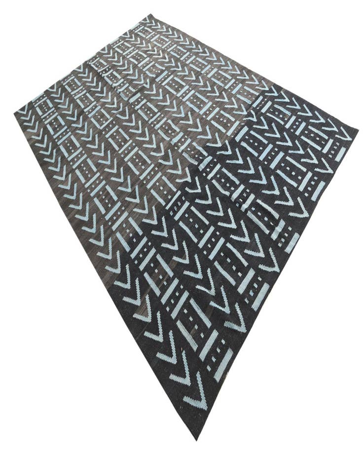 Detail image of  7' x 9' 1  Hand Woven Kilim Modern Wool Rug