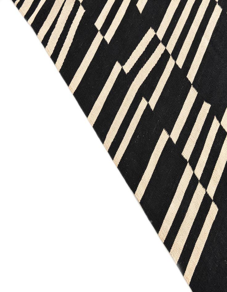 Detail image of  8' 5 x 9' 8  Hand Woven Kilim Modern Wool Rug