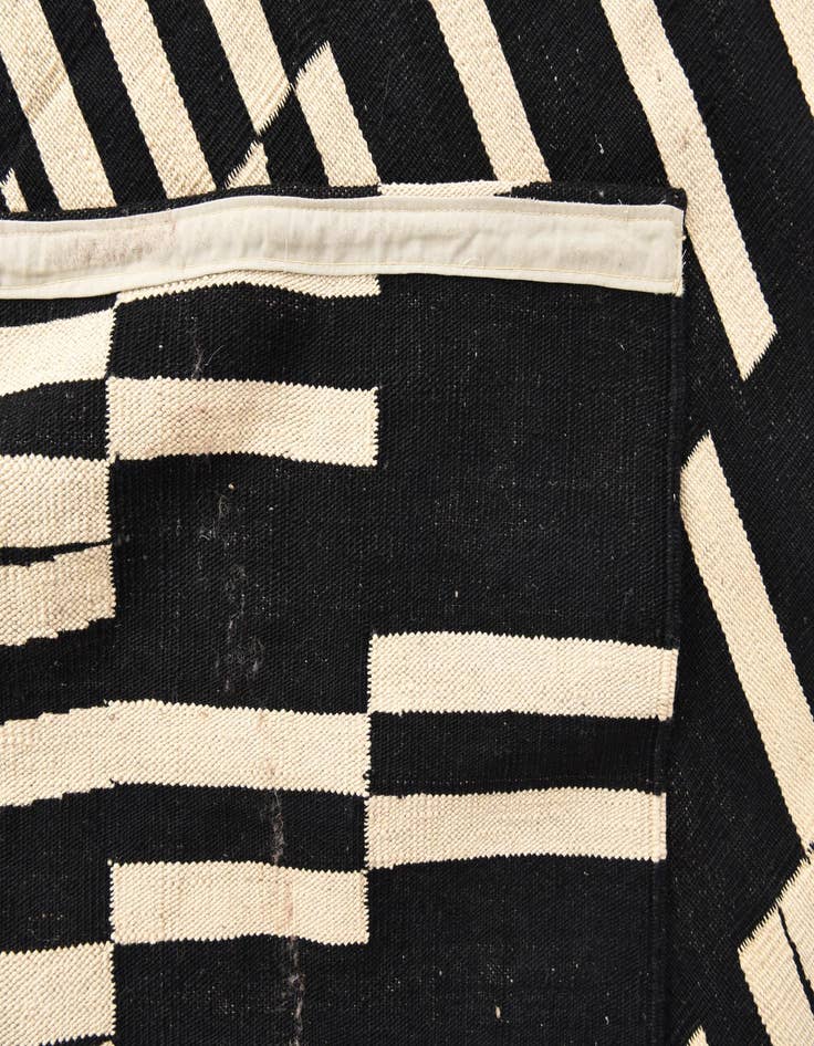 Detail image of  8' 5 x 9' 8  Hand Woven Kilim Modern Wool Rug