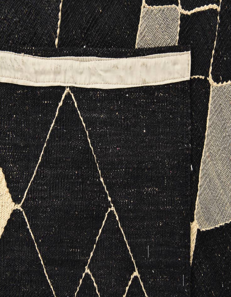 Detail image of  5' 11 x 7' 10  Hand Woven Kilim Modern Wool Rug