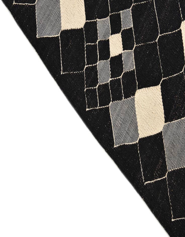 Detail image of  5' x 6' 5  Hand Woven Kilim Modern Wool Rug