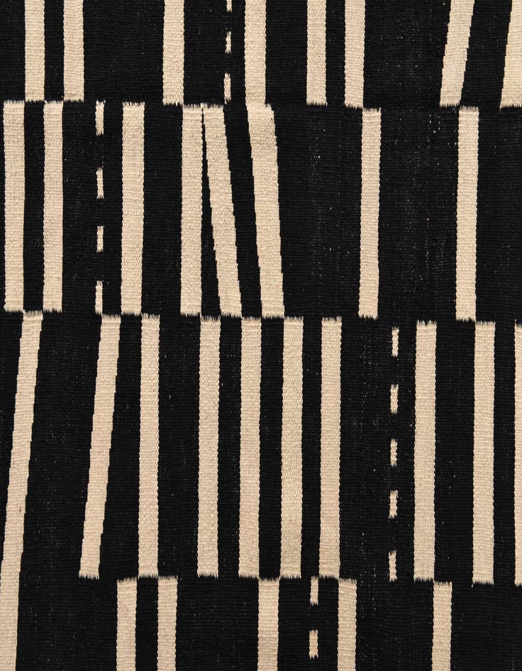 Detail image of  6' 8 x 9' 8  Hand Woven Kilim Modern Wool Rug