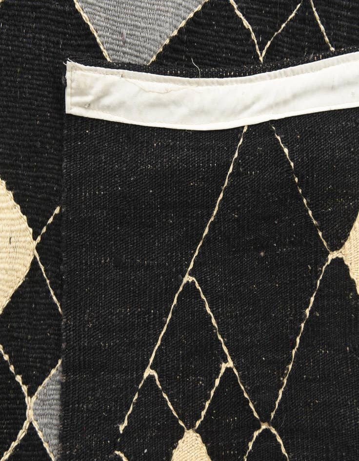 Detail image of  5' 1 x 6' 7  Hand Woven Kilim Modern Wool Rug