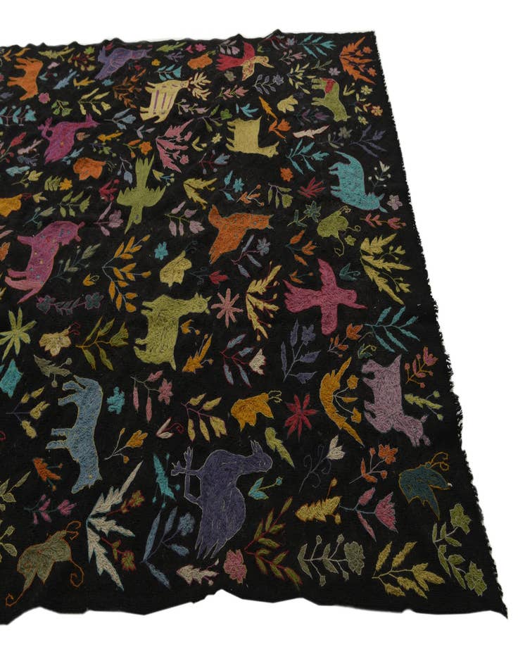 Detail image of  6' 6 x 9' 3  Hand Woven Kilim Suzani Wool Rug