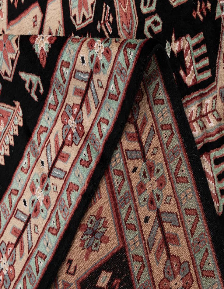 Detail image of  4' 4 x 6' 2  Hand Knotted Lahour Oriental Rug