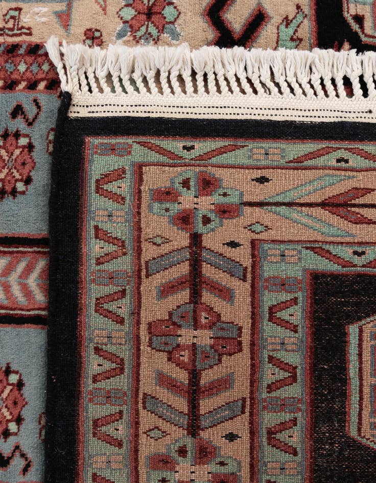 Detail image of  4' 4 x 6' 2  Hand Knotted Lahour Oriental Rug