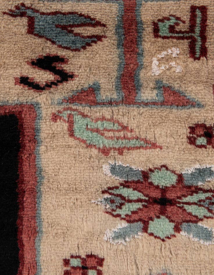 Detail image of  4' 4 x 6' 2  Hand Knotted Lahour Oriental Rug