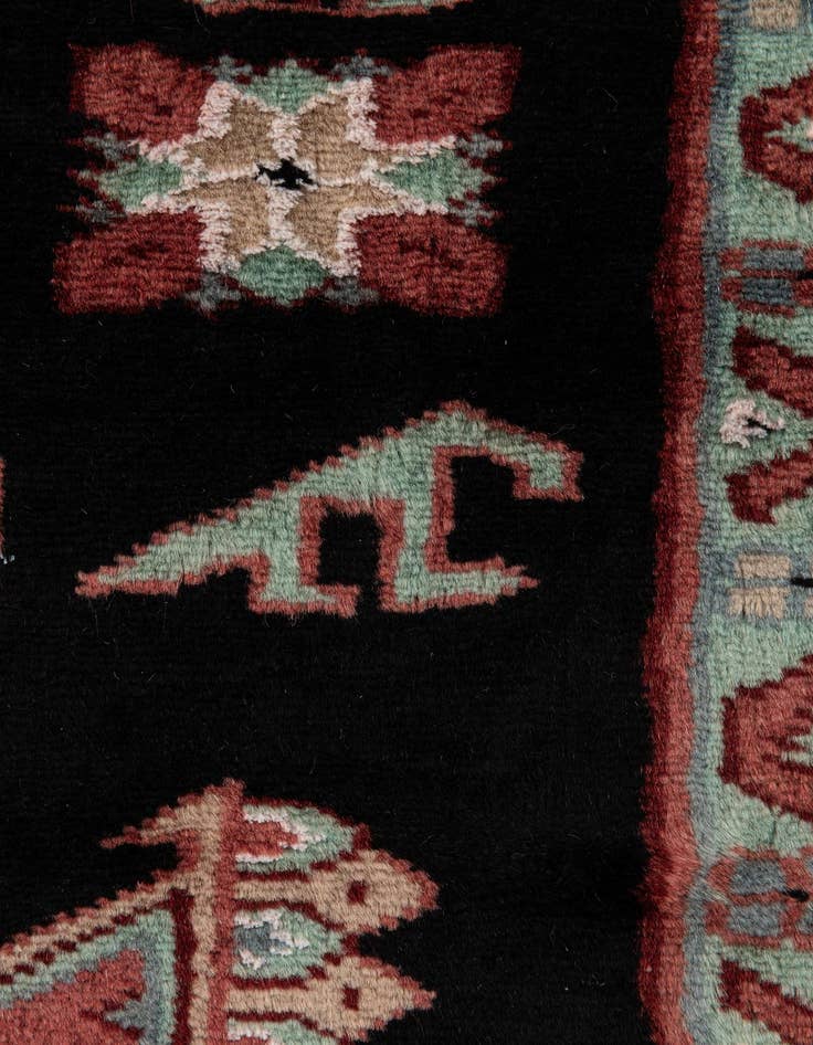 Detail image of  4' 4 x 6' 2  Hand Knotted Lahour Oriental Rug