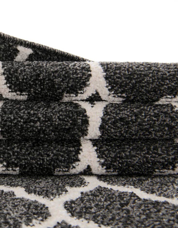 Detail image of  6' x 9' Lattice Rug