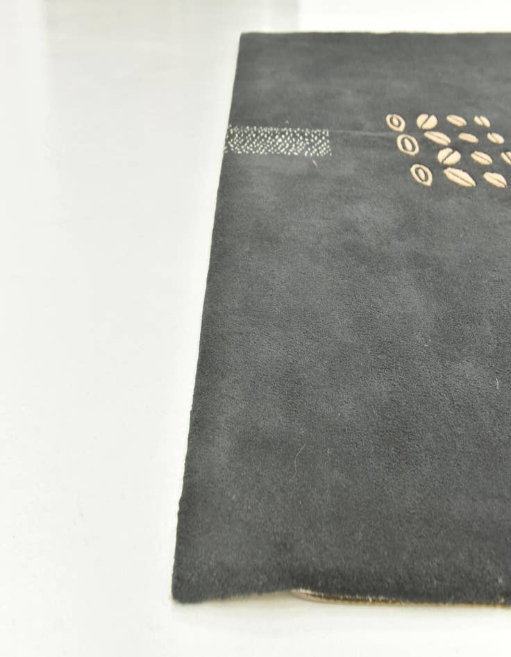 Detail image of  5' 7 x 7' 9 Luna Wool Rug