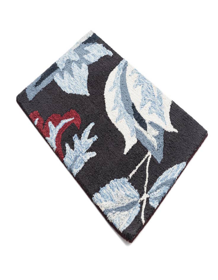 Detail image of  2' 1 x 3' Luna Rug