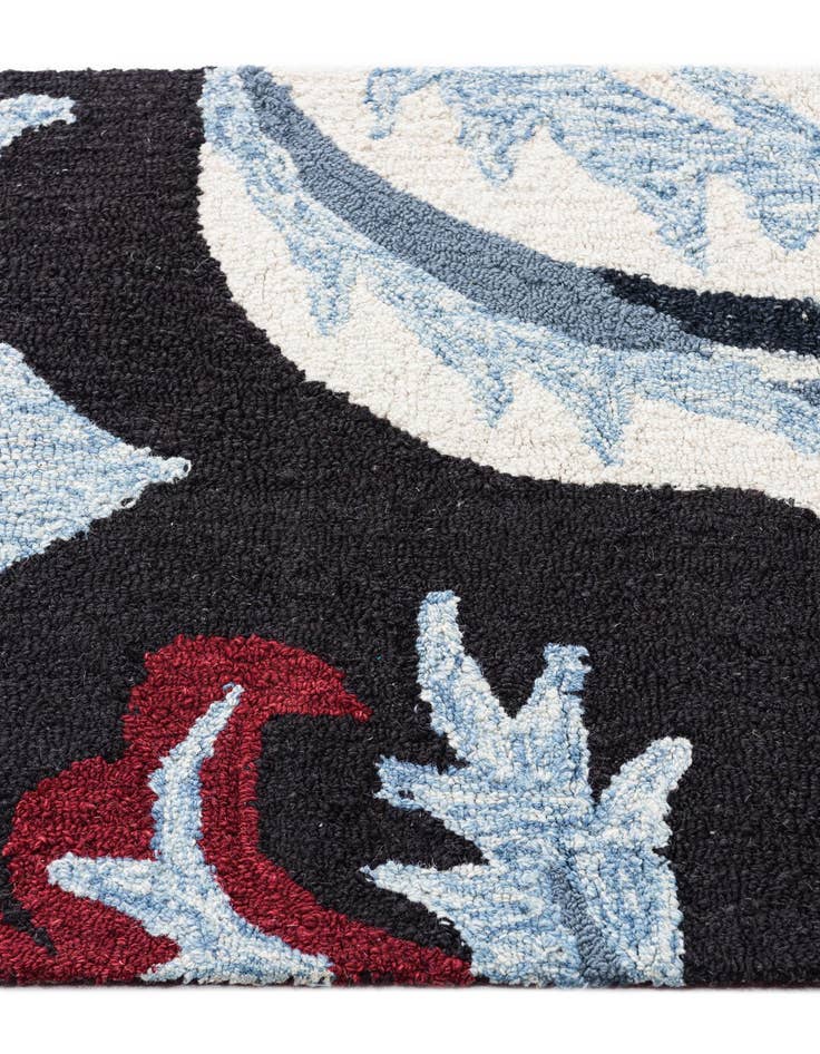 Detail image of  2' 1 x 3' Luna Rug